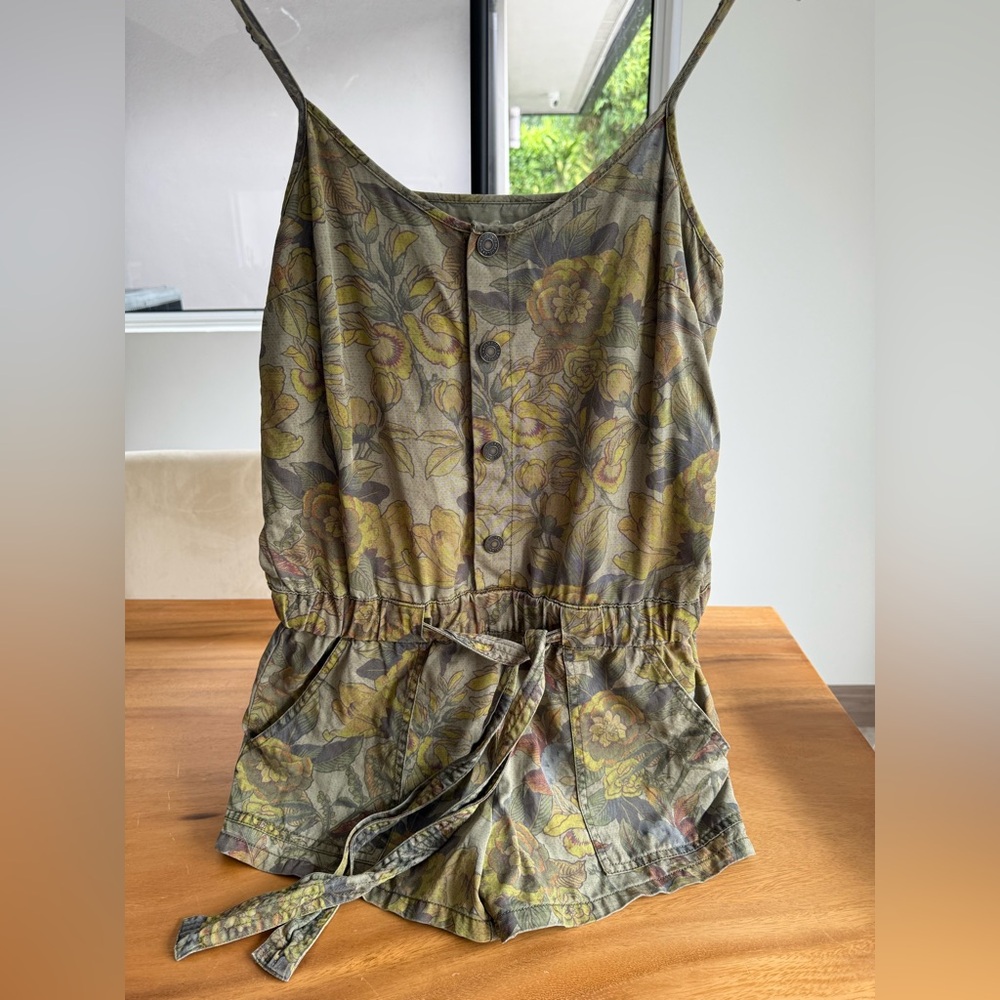 Floral Sash Tie Romper in Army
PAM & GELA